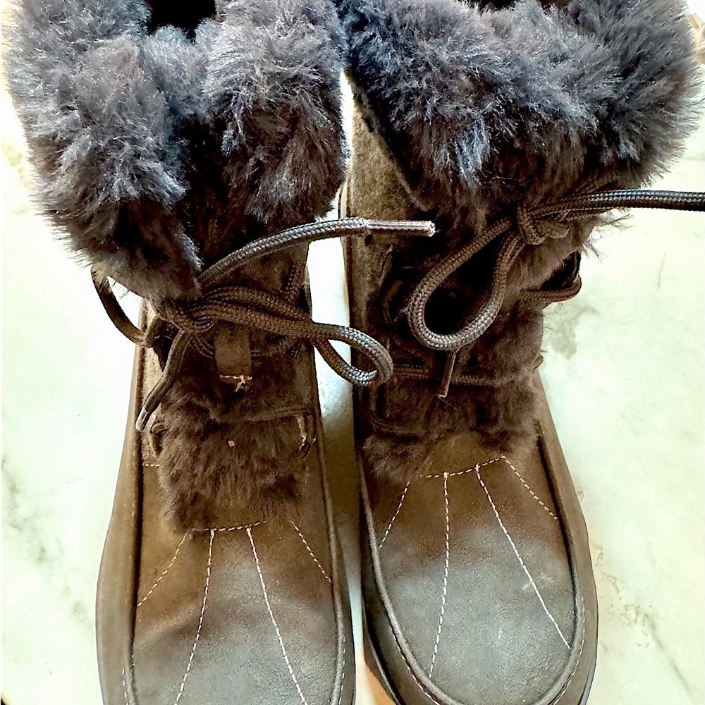 JBU Women’s Boots - Gray with Fur - Nearly New - Size 8M - Picture 3 of 11